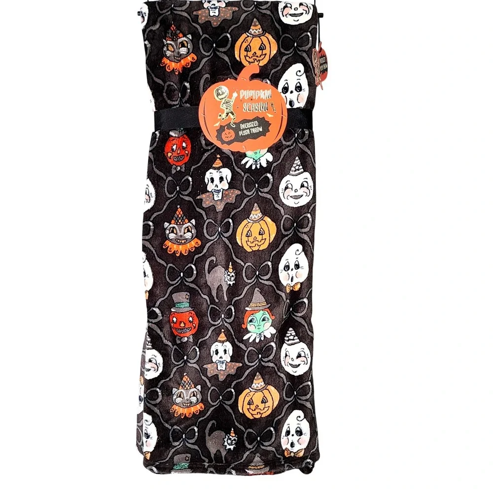 Pumpkin Season Halloween Plush Oversized Throw Blanket 60x70 Circus Spooky Retro